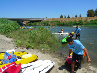 Illustration for article titled I Kayaked the Part of the Los Angeles River That Actually Looks Like a River